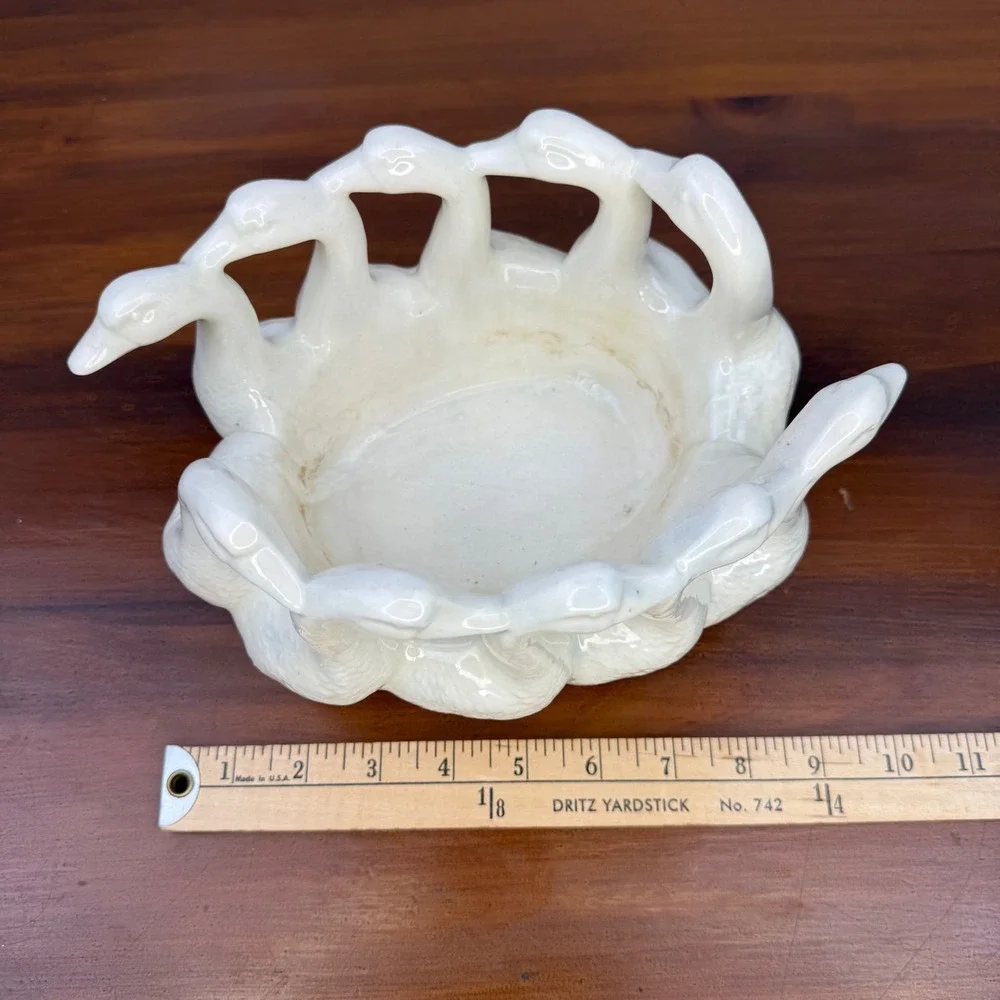 Vintage‎ 1983 Ceramic Circle of Geese Duck Centerpiece Bowl Cream 9.5in